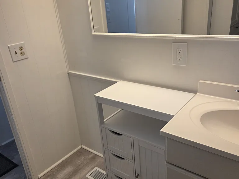 300 Pinewood Ave — Photo 21