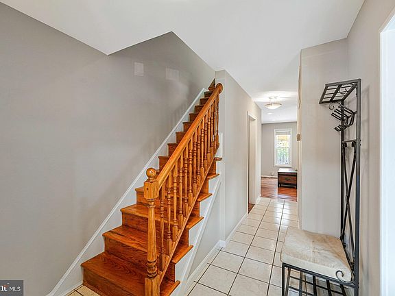 2nd image of 9859 Lakepointe Dr