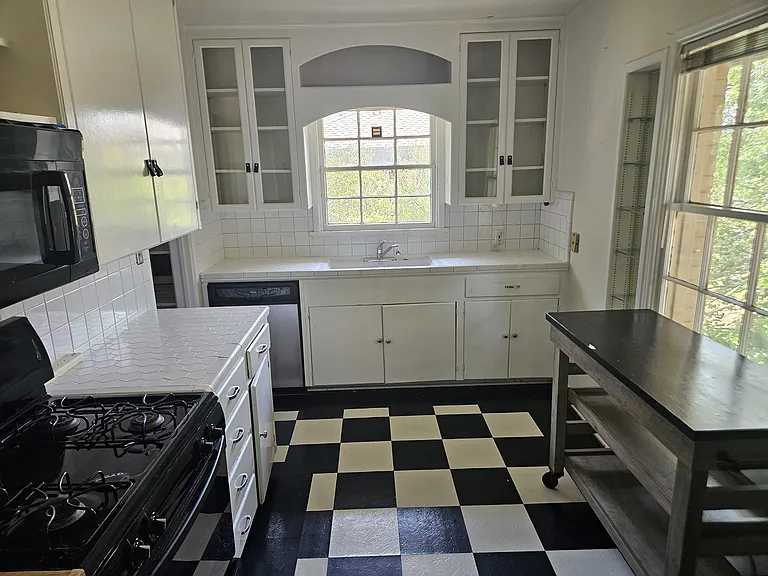 3736 W Beverly Dr — Photo 3