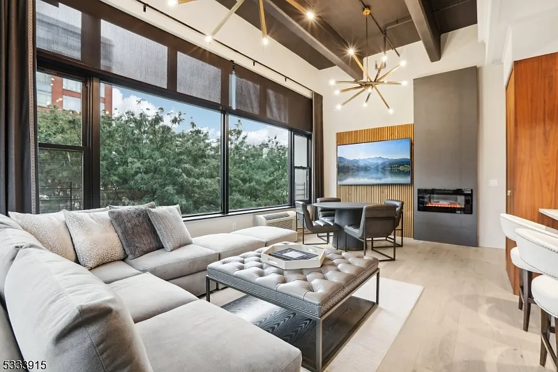 2 bed, 2.0 bath, $8,600 — Photo 3