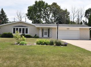 14125 W Maple Ridge Rd, New Berlin, WI 53151