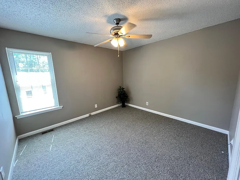 411 Heritage Ln — Photo 14