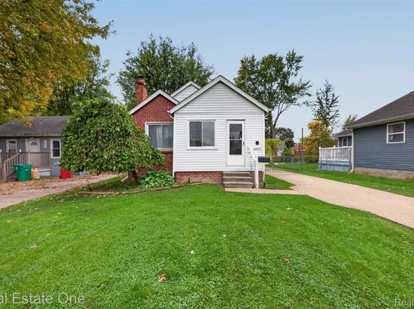 22457 Piper Ave W, Eastpointe, MI 48021