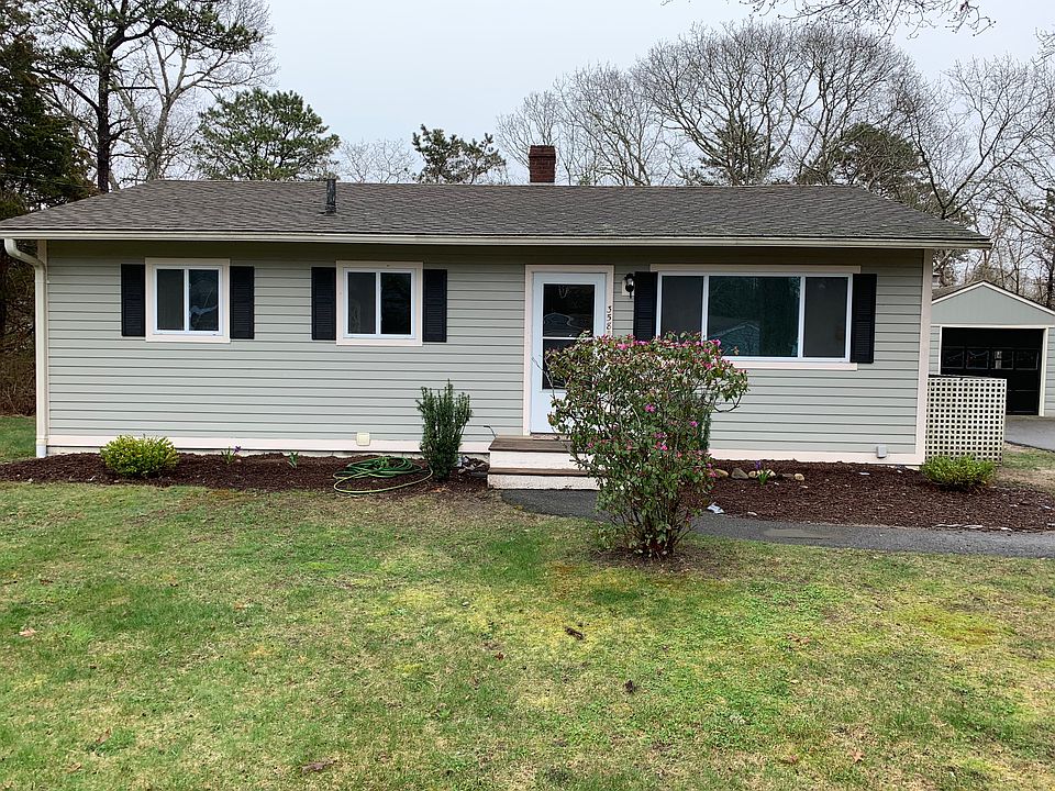 Note detached garage, right