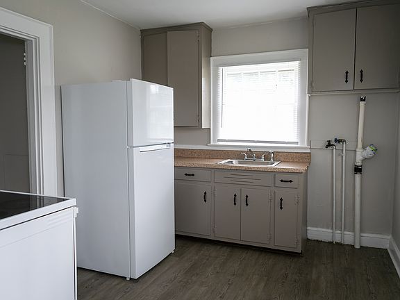 4th image of 208 Main Ave E #10985802