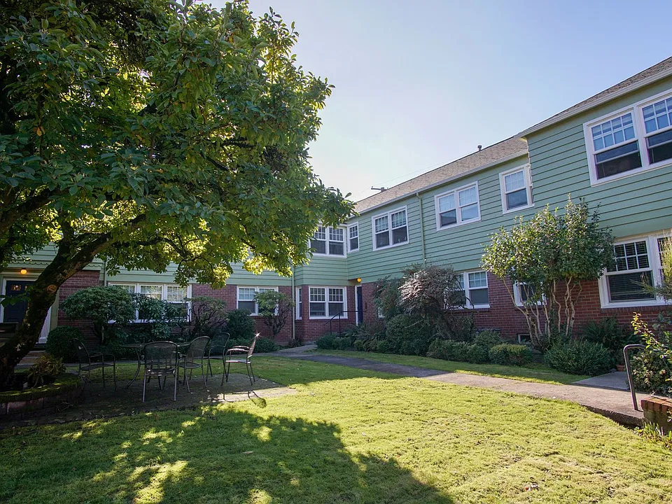 2480 NW Quimby St #12