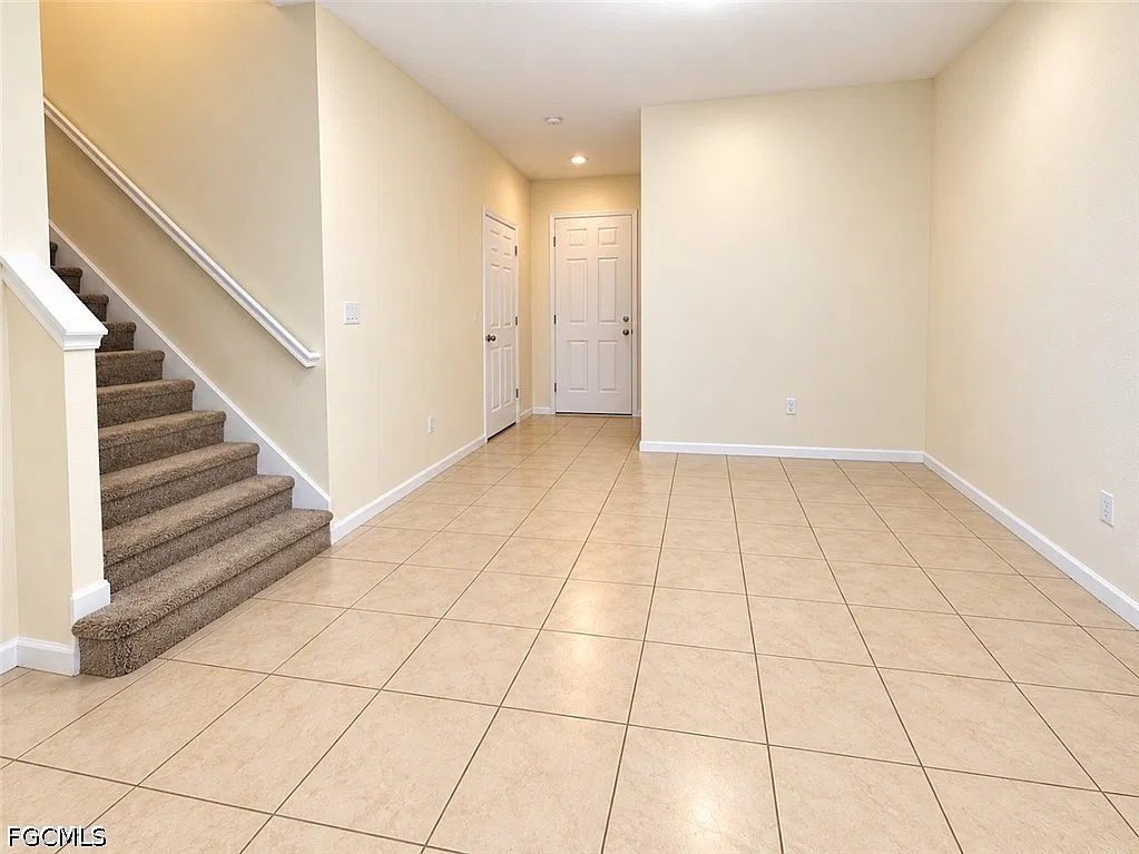 3 bed, 2.5 bath, 1438 sqft, $2,000 — Photo 2