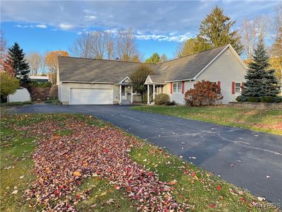 6072 Thornwood Dr, Hamburg, NY, 14075