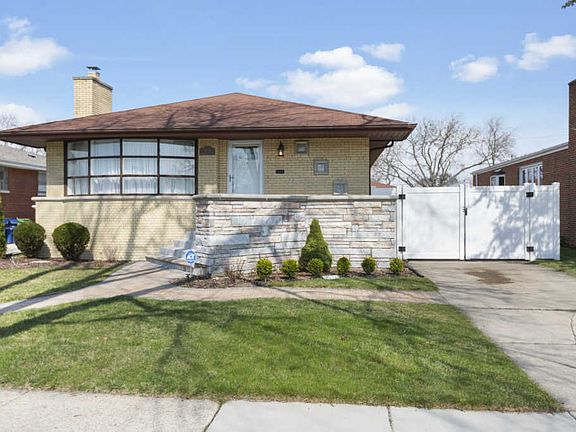 2nd image of 5248 W Oakdale Dr