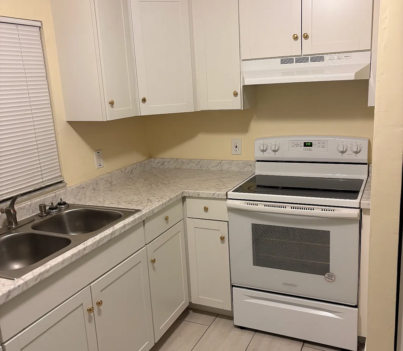 3 bed, 900 sqft, $1,400 — Photo 3