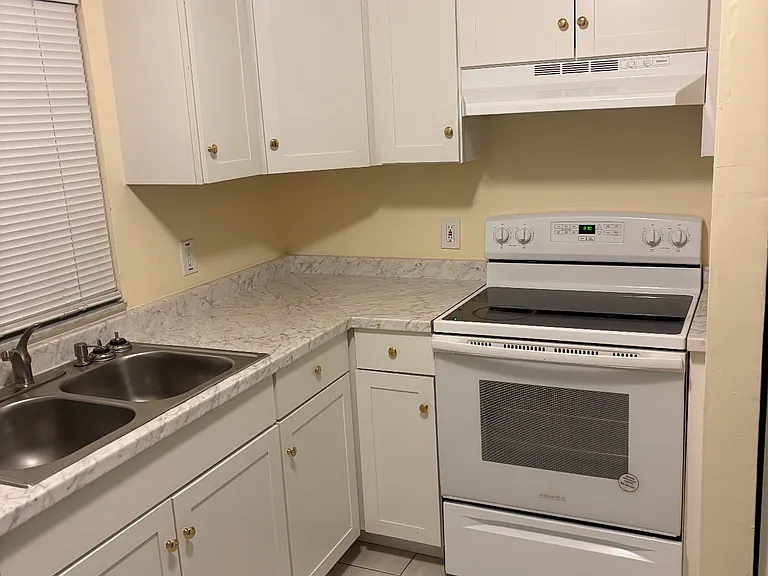 2122 E 131st Ave #B4 — Photo 3