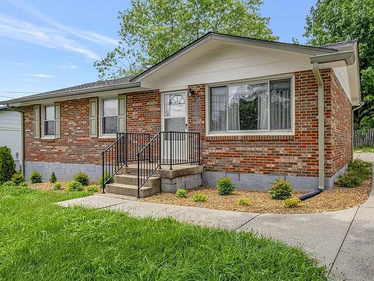 211 Friendship Dr — Photo 1