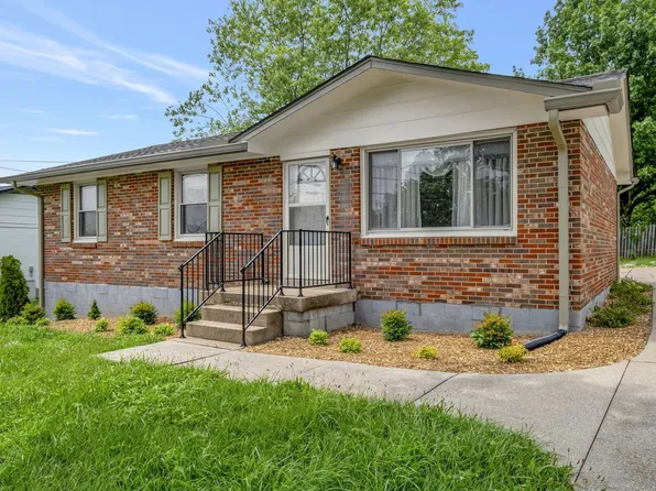 211 Friendship Dr, Goodlettsville, TN 37072