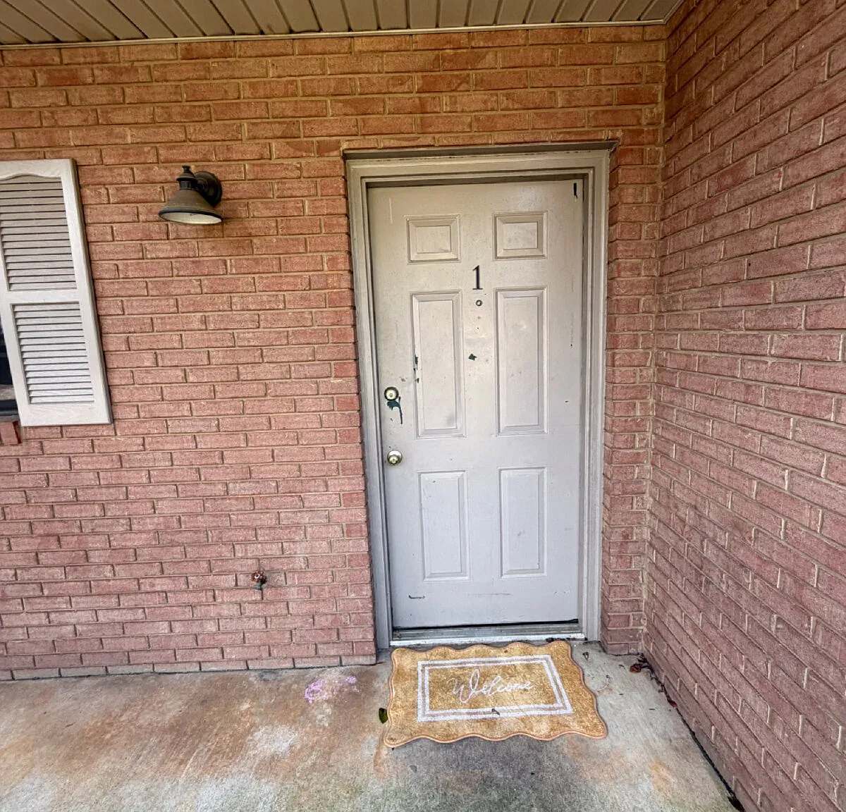 2 bed, 1.0 bath, $800 — Photo 2