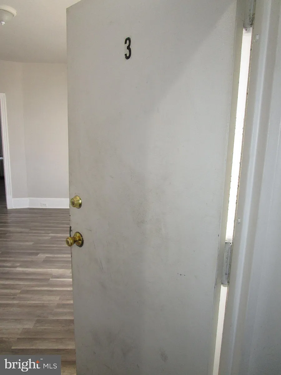 Building Photo - 5358 Woodland Ave #2