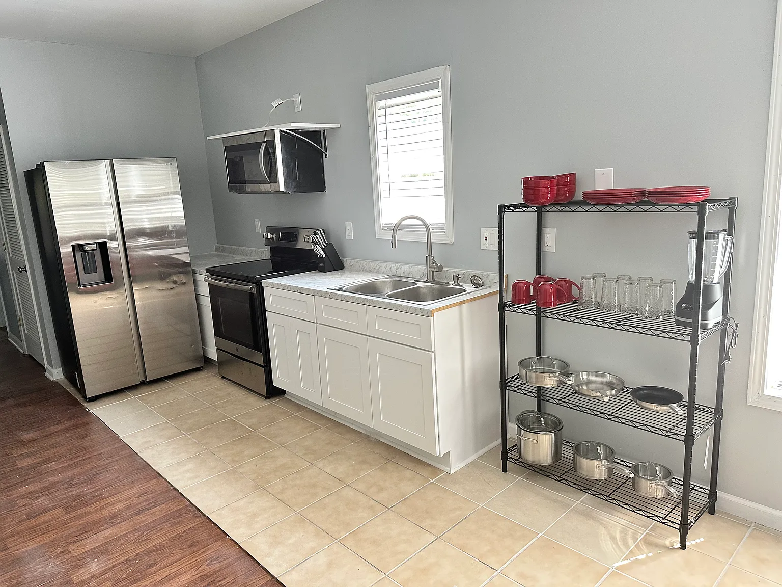 537 Cedar Ave NW — Photo 3