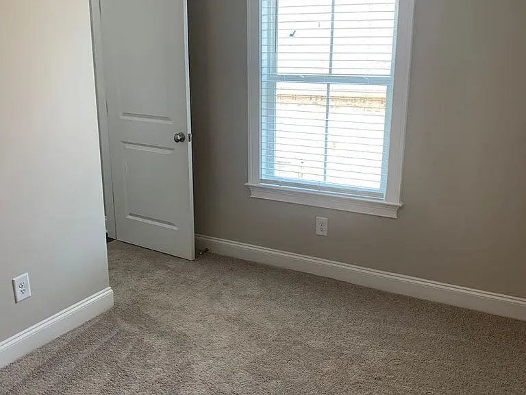 1960 Armistead Ln — Photo 3