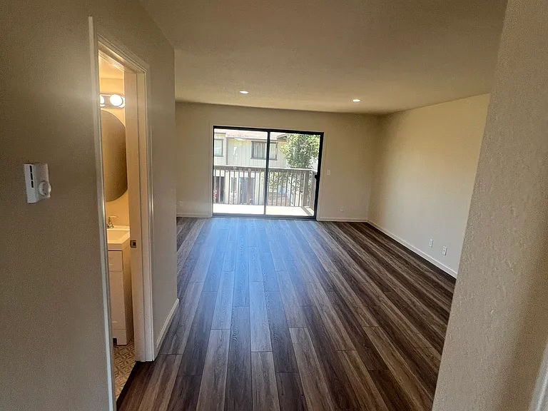 415 Dela Vina Ave #C — Photo 7