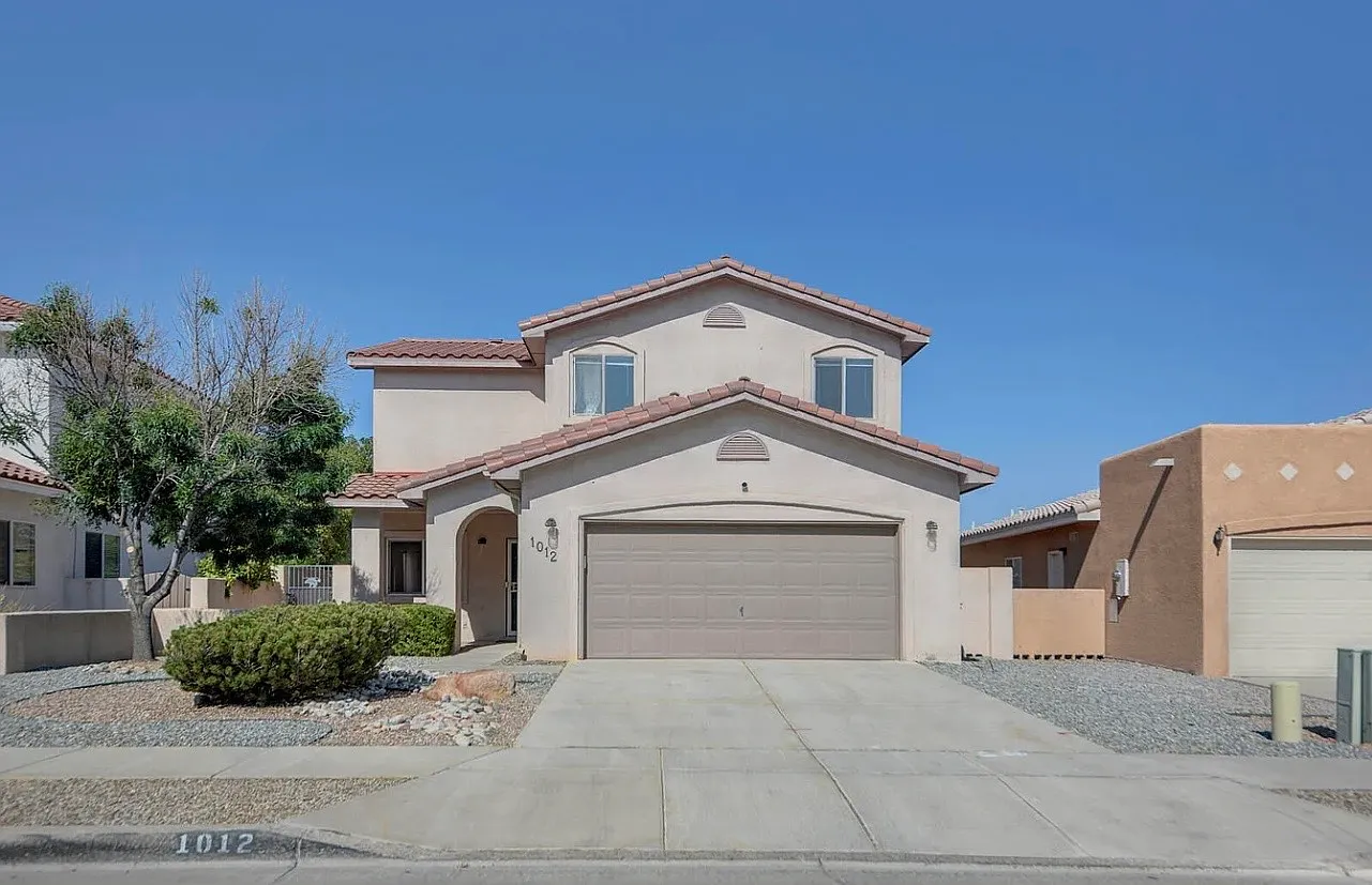 4 bed, 2.5 bath, 1878 sqft, $2,300 — Photo 1