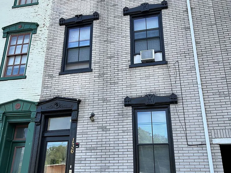 136 E Bushkill St — Photo 2