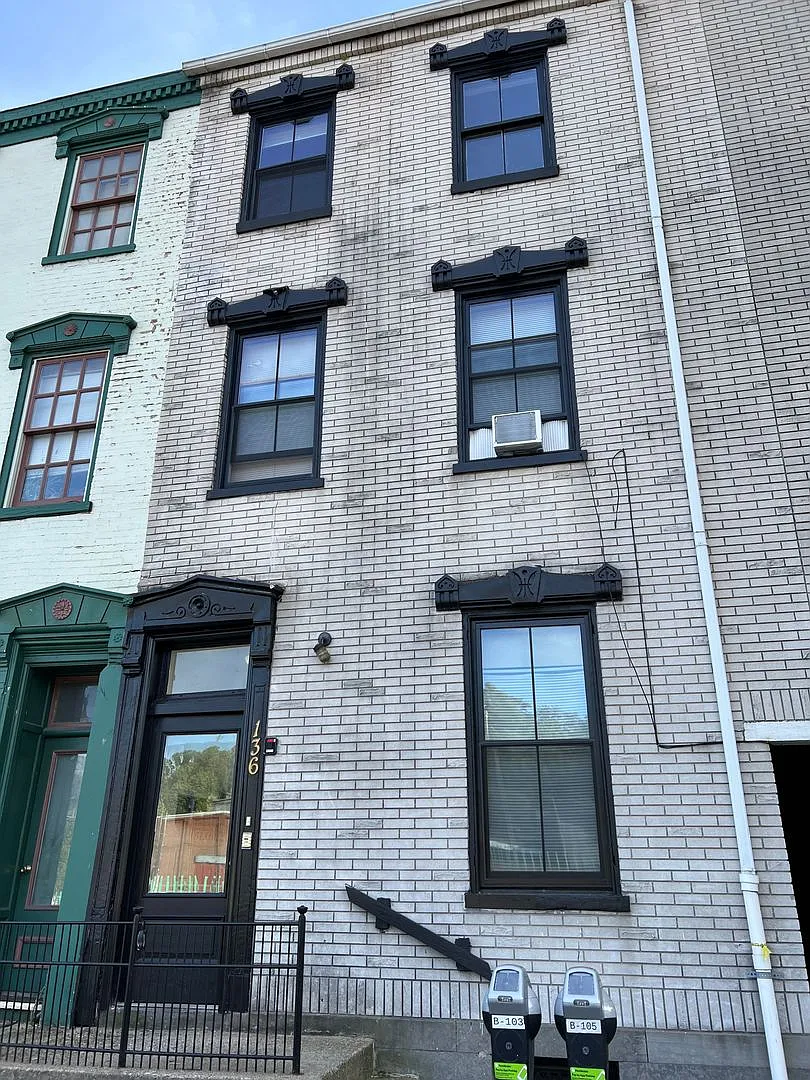 Building Photo - 136 E Bushkill St
