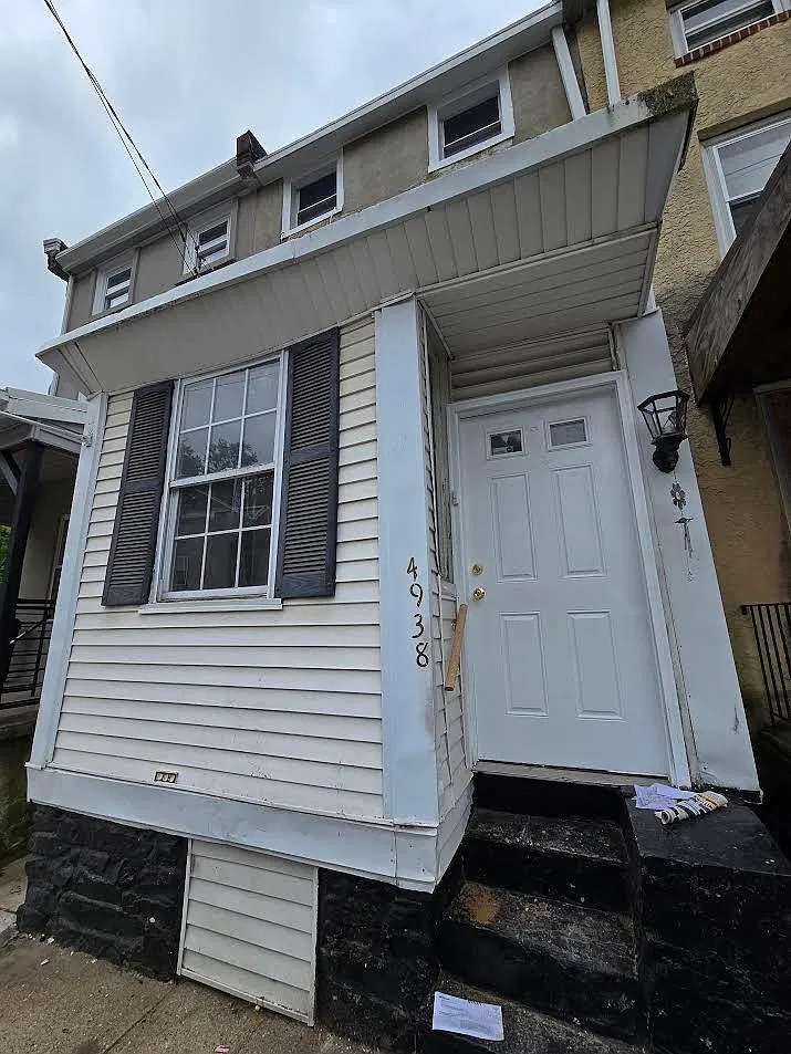 3 bed, 984 sqft, $1,300 — Photo 1
