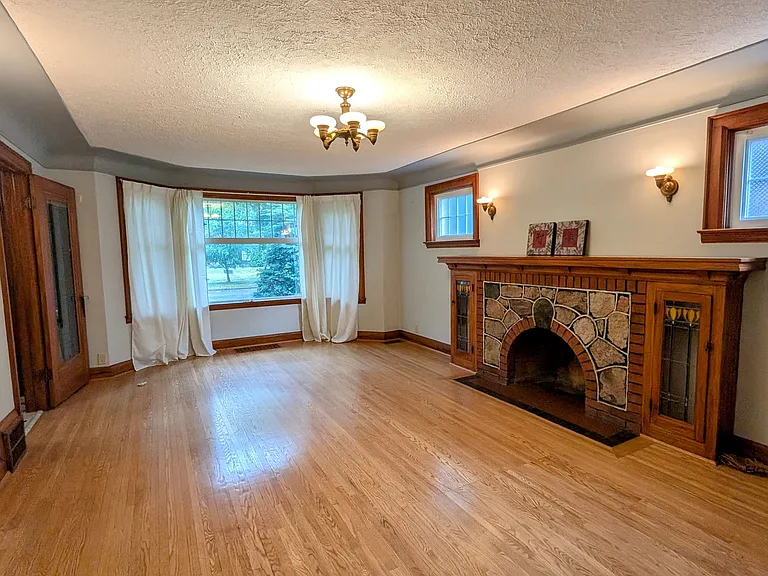 1001 Maitland St — Photo 7