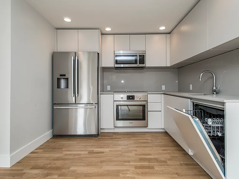 334 Harvard St — Photo 1