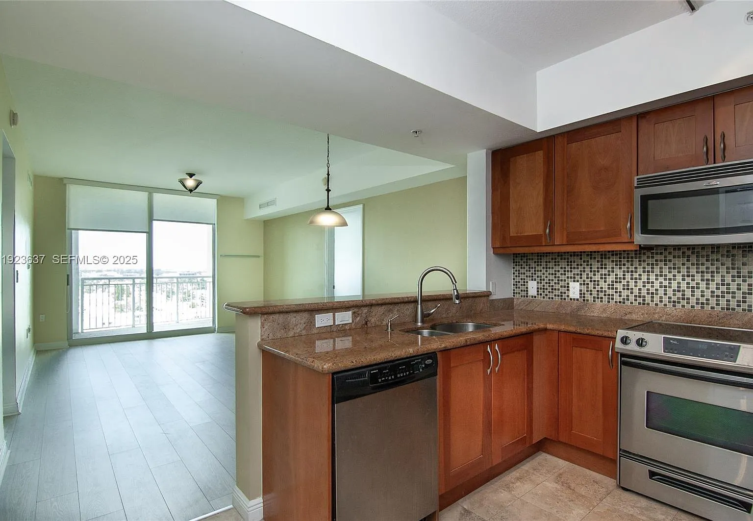 Duo Condo West — Photo 1