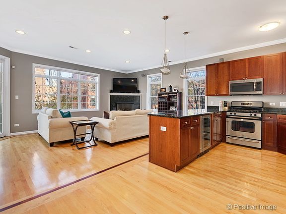5th image of 1671 N Claremont Ave #6