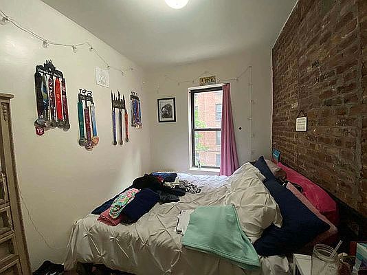 5th image of 220 E 29th St #2E26