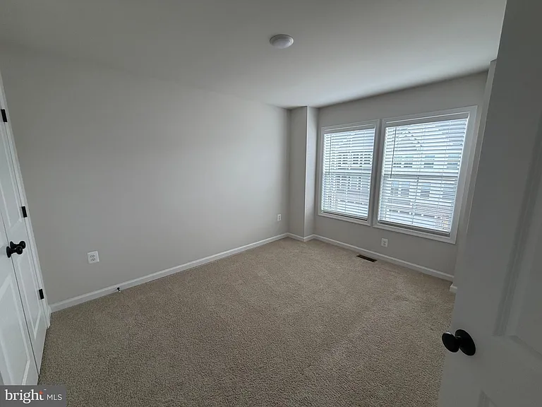 4105 Bolton Ct — Photo 32