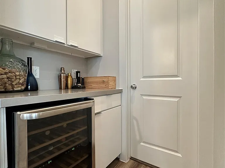 1274 N Post Oak Rd #B — Photo 20