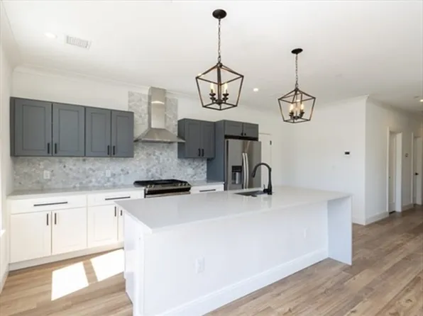 2 Neponset Ave Unit 8, Dorchester, MA 02122