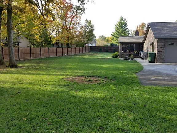 3rd image of 310 Oak Glenn Cir