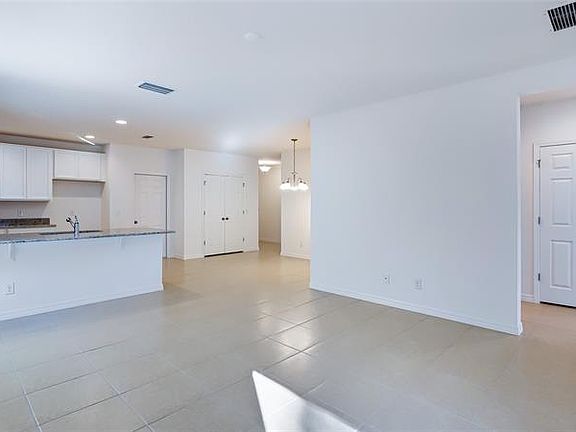 5th image of 9450 Oglethorpe Dr