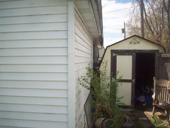 4th image of 57126 Guernsey Ave