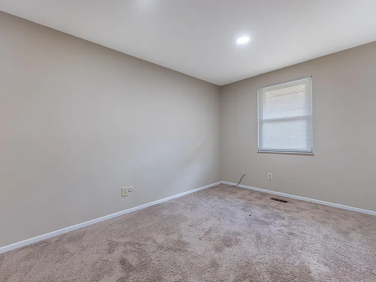 8717 Meadowcreek Dr — Photo 14