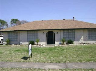 2757 S Kitchen Dr, Port Neches, TX 77651