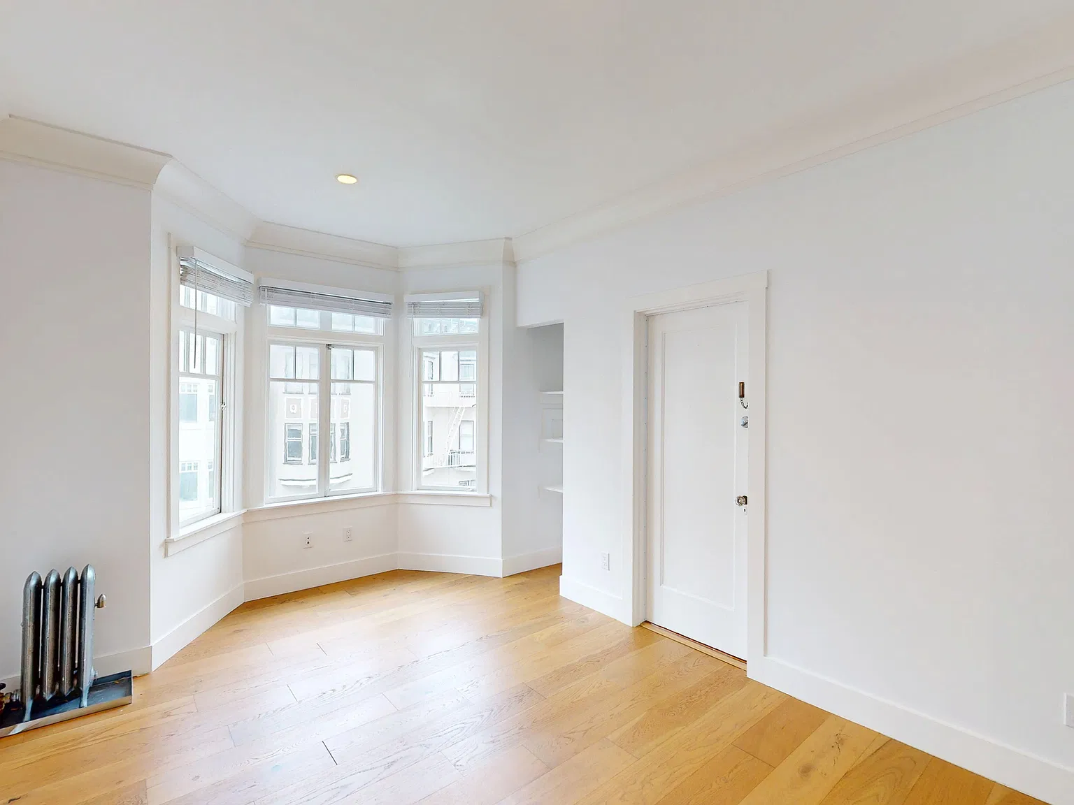 Spacious 2BR/2BA Near Russian Hill & Marina with In-Unit Laundry — Photo 4
