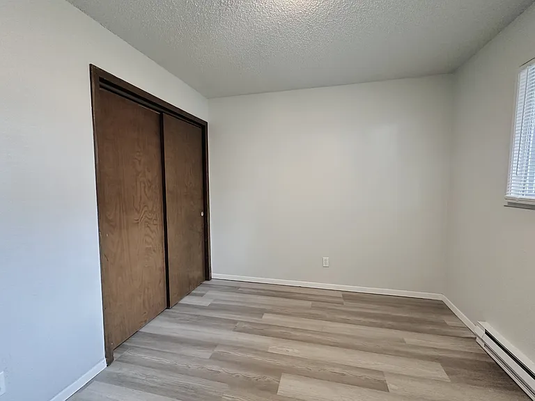 319 E 6th St — Photo 5