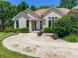 135 Valhalla Dr NE, Poplar Grove, IL 61065