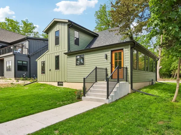 637 1st STREET, Delafield, WI 53018