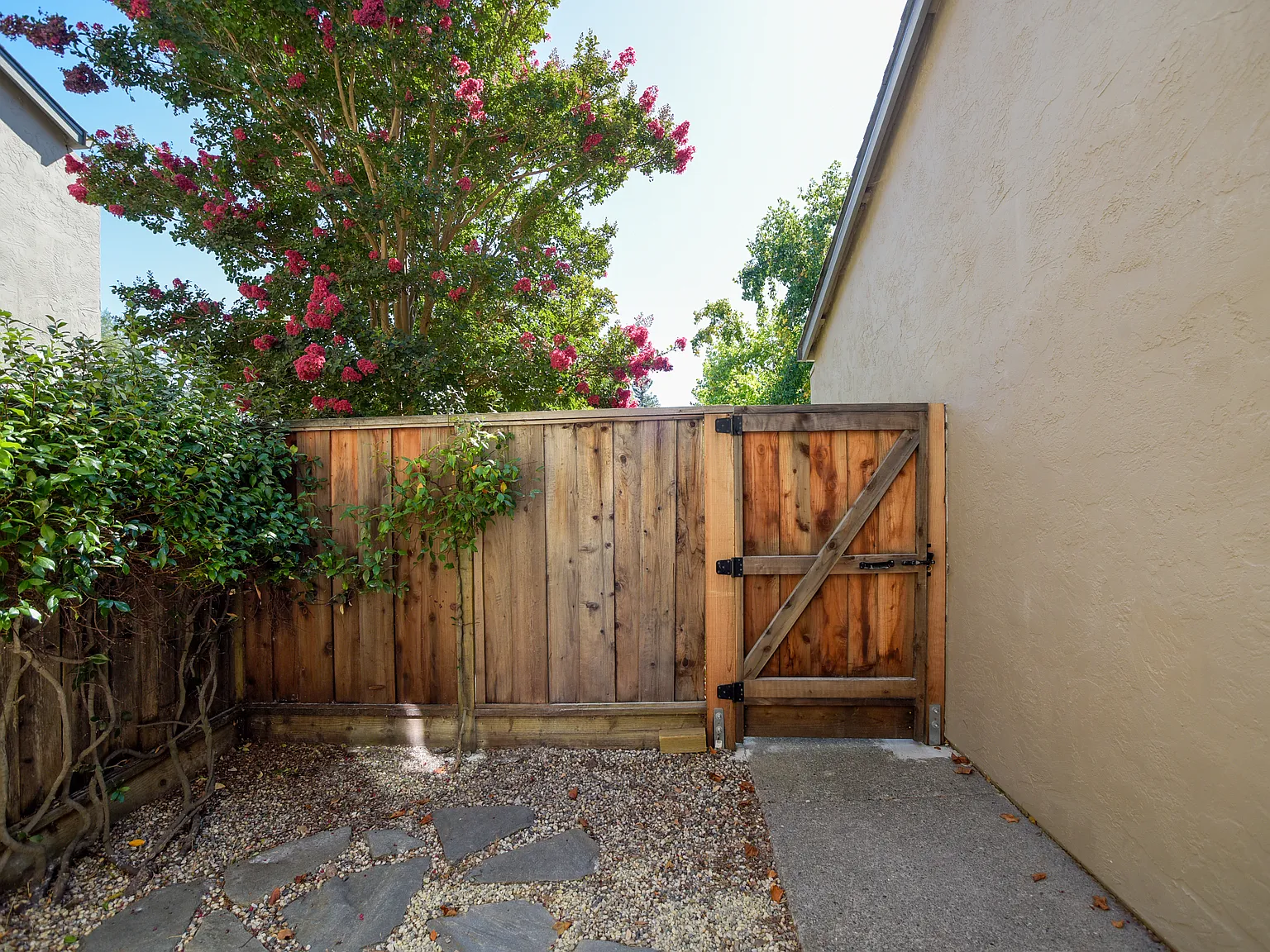 3 bed, 2.5 bath, 1491 sqft, $4,395 — Photo 4