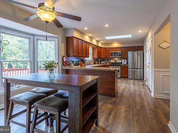 3rd image of 73 Kensington Dr