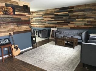 510 Canyon Trl, Carol Stream, IL 60188