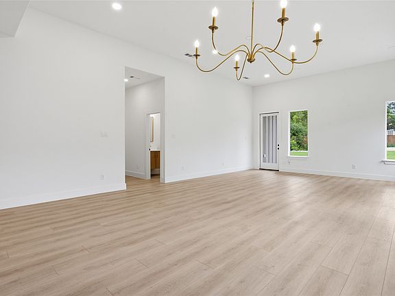 5th image of 2622 Bainbridge Dr