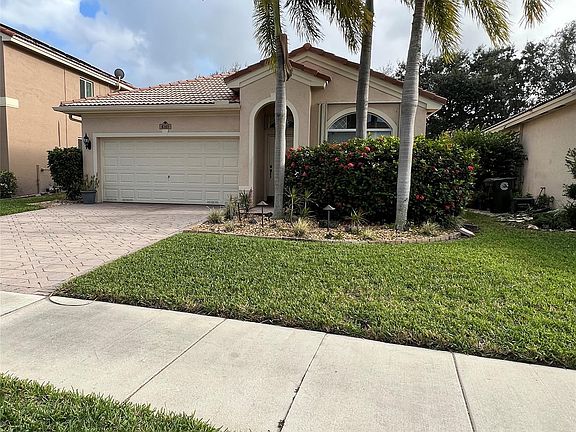 3rd image of 4140 Banyan Trails Drive