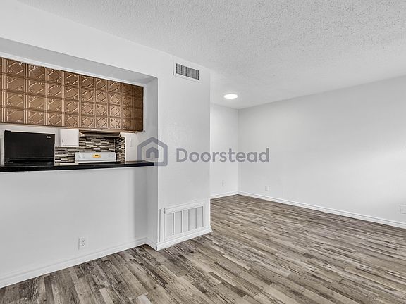 5th image of 208 Victor St #1