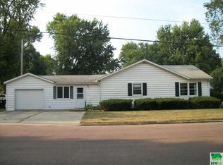 30 Sioux Valley Dr, Cherokee, IA 51012